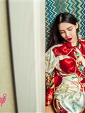 [Toutiao headline goddess] April 8, 2018 Feng Xuejiao 2m white sofa(49)